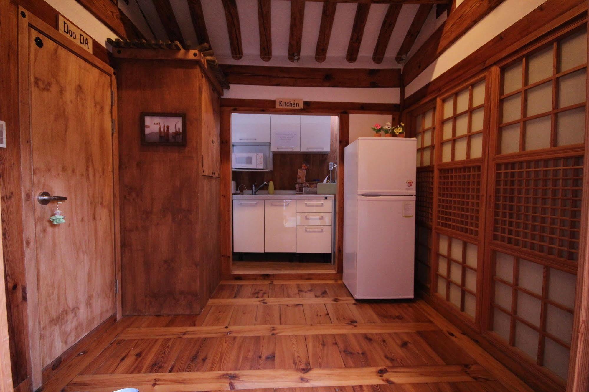 Doo Hanok Guesthouse Seoul Bagian luar foto